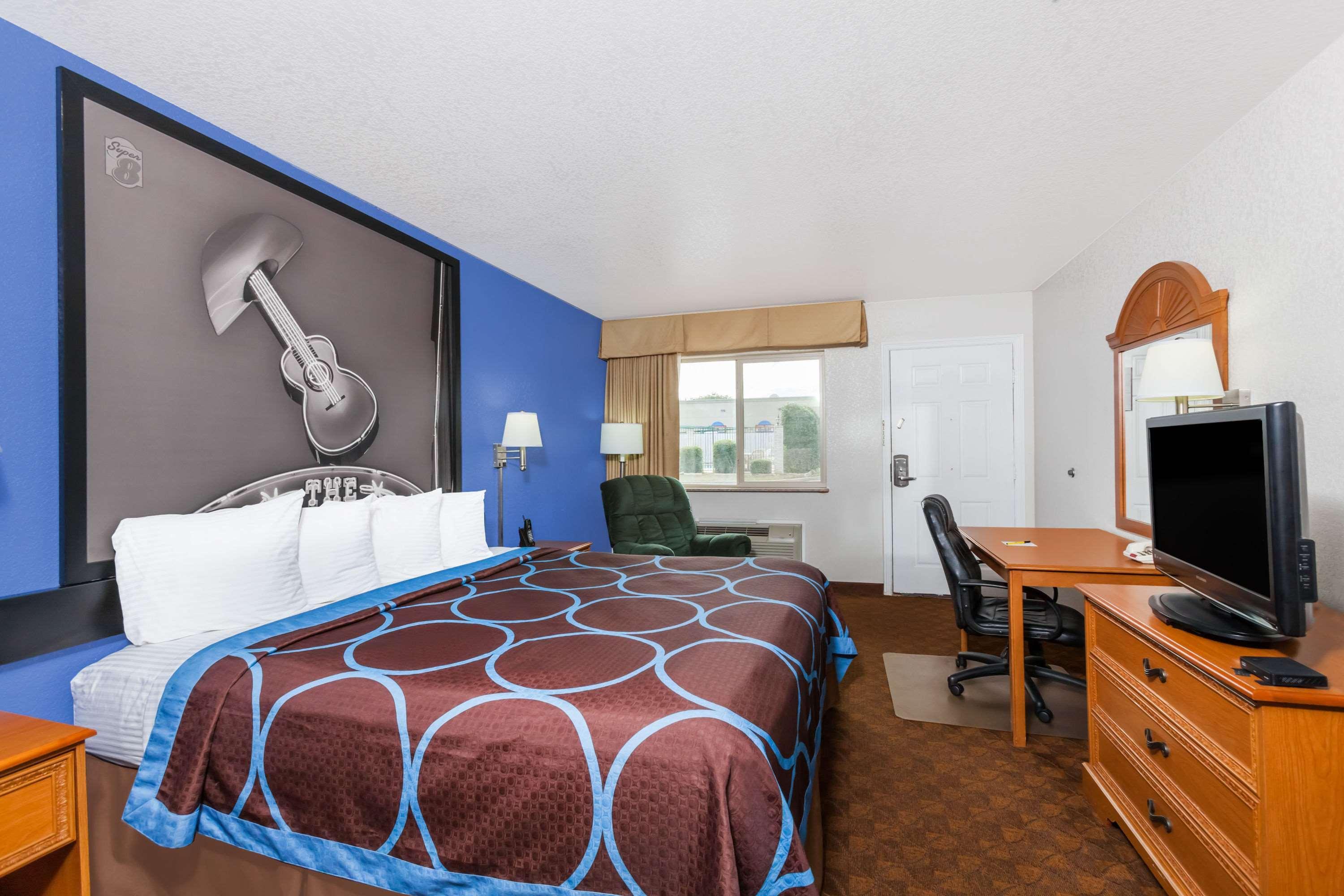 Super 8 By Wyndham Cleburne Motel Exterior photo
